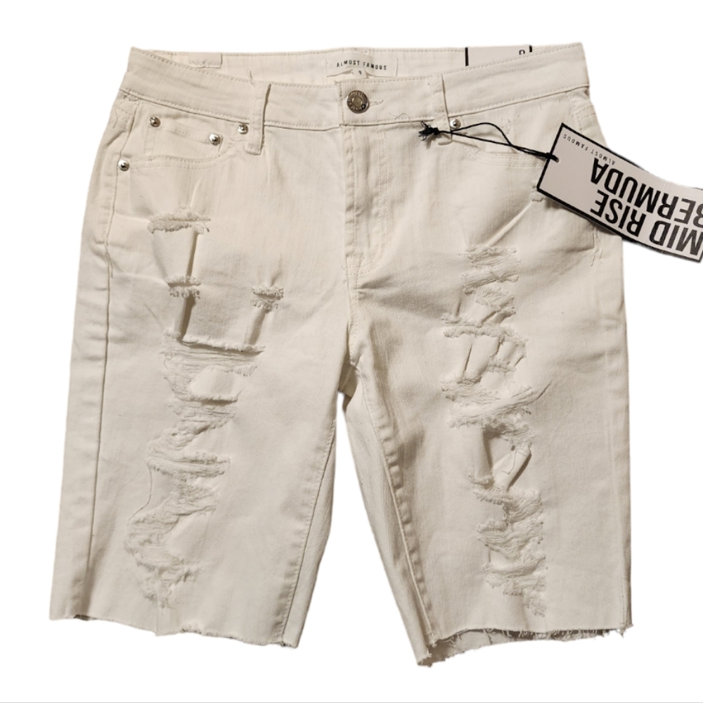 NWT Almost Famous Bermuda Mid Rise White Shorts Size 9